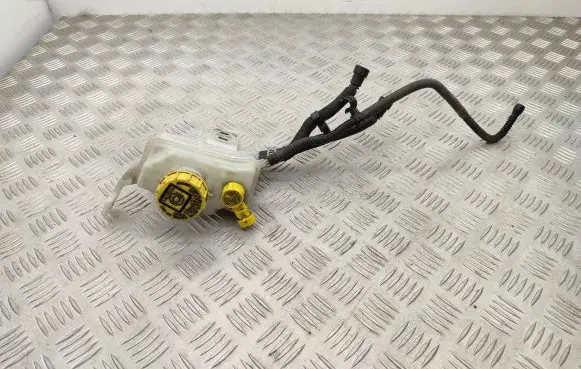 Brake fluid reservoir