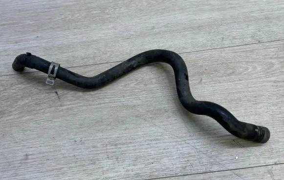 Porsche Panamera (970) Engine coolant pipe/hose P00015300