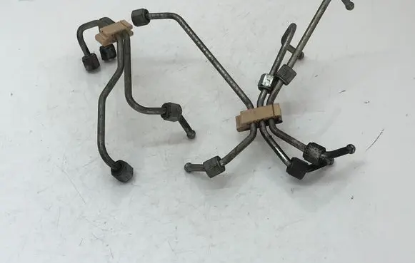Volvo V70 Fuel injector supply line/pipe 