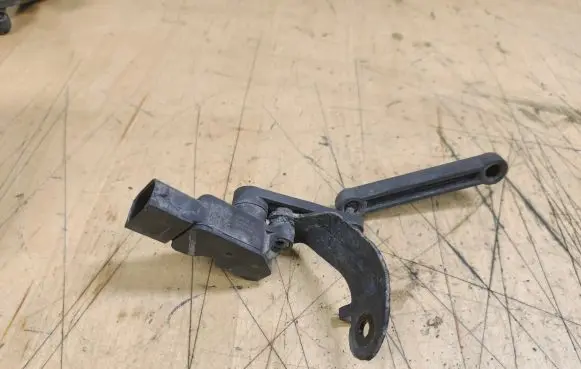 Headlight/headlamp level sensor