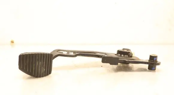 Peugeot 2008 I Clutch pedal 