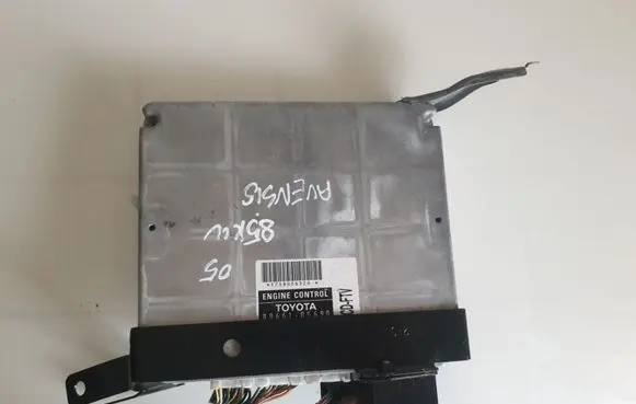 Toyota Avensis T250 Engine control unit/module 8966105690