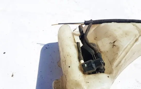 Renault Megane I Windscreen/windshield washer pump