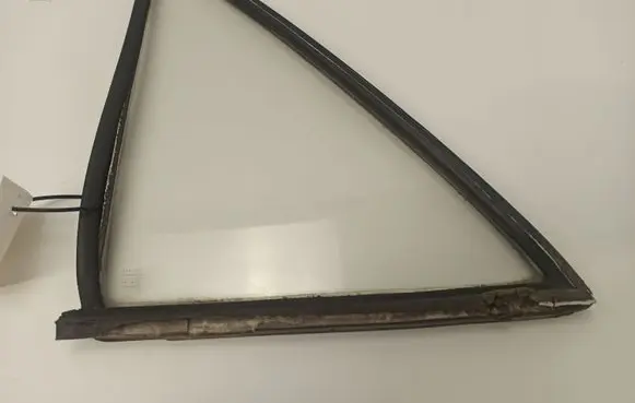 Mercedes-Benz COMPAKT W115 Rear vent window glass 