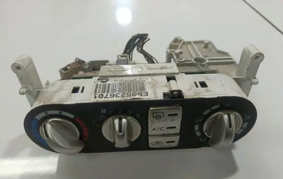 Nissan Almera Tino Climate control unit EB05236701
