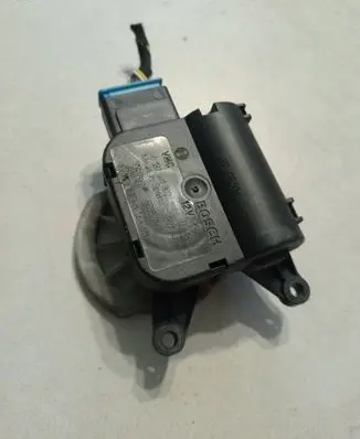 Audi A4 S4 B7 8E 8H Air flap motor/actuator 8E1820511C