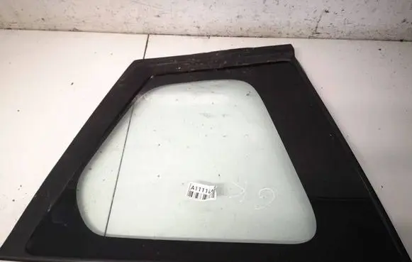 Mitsubishi Outlander Rear side window 