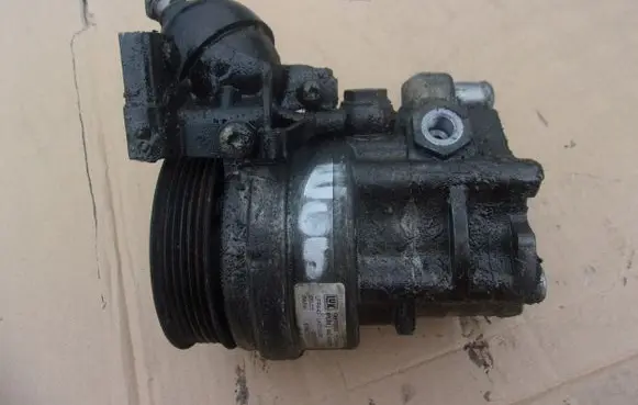 BMW 7 E65 E66 Power steering pump mounting bracket 6765307
