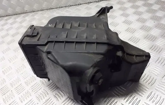 Nissan Tiida C11 Air filter box
