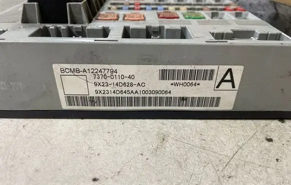 Jaguar XF X250 Fuse module 7370011040 9X2314D628AC