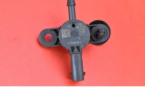 Tesla Model S Sensor 1473448-00-C