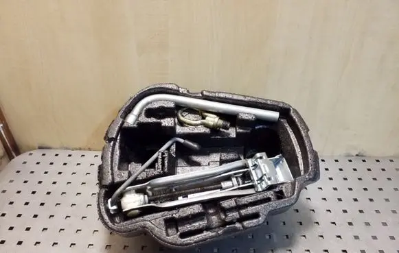 Volkswagen Golf IV Tool set 8L0011031A 4D0012219A