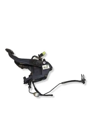 Mercedes-Benz B W245 Clutch pedal A1692902401 A1692900412 4010047C