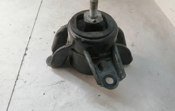 Hyundai i30 Engine mount bracket 21810A5200