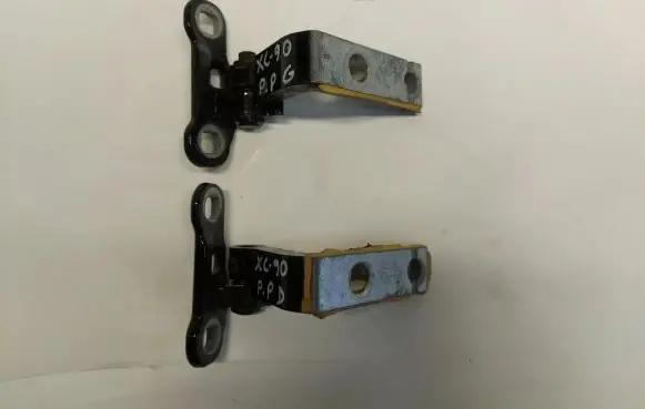 Volvo XC90 Front door lower hinge 