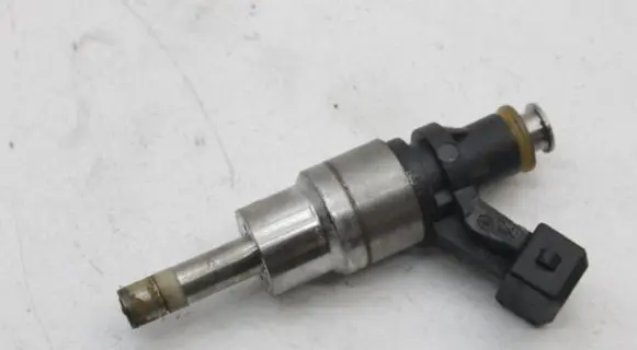 BMW 7 E65 E66 Fuel injector 7512081