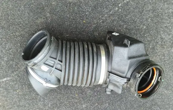 BMW 4 G22 G23 G24 G26 Intake resonator 8656983 18026310