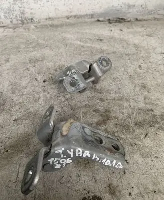Toyota Yaris Front door hinge set 