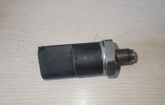 Fuel pressure sensor