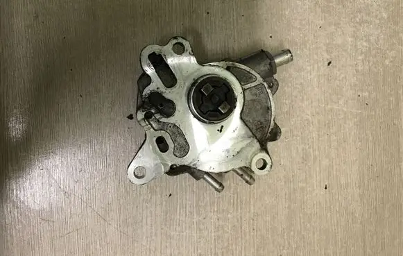 Audi A4 S4 B7 8E 8H Vacuum pump 03G145209