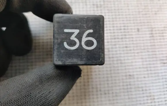 Audi A4 S4 B5 8D Other relay 3SB00488504 3A0951307