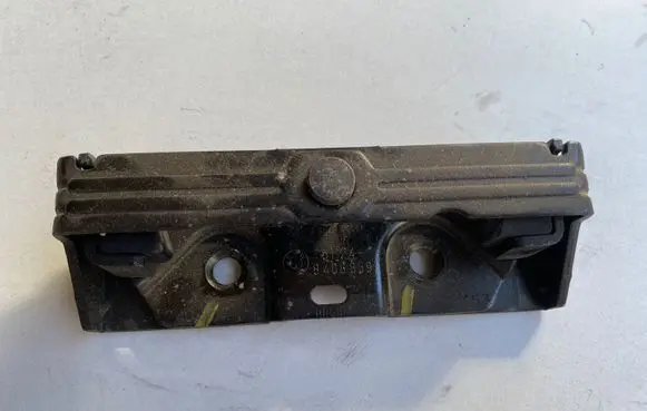 BMW X5 E53 Rear door lock loop/hook striker 8408859 5124