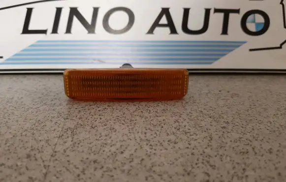 BMW 5 E39 Front fender indicator light 8360589