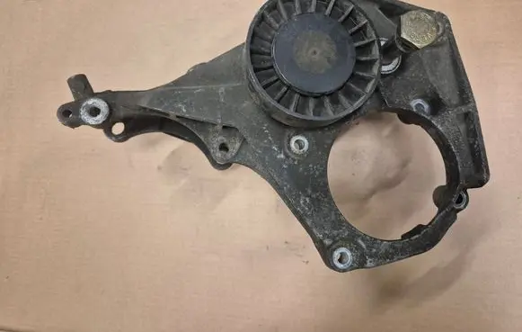 Volkswagen PASSAT B3 Generator/alternator bracket 037145812C