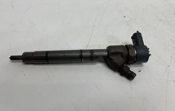Hyundai i40 Fuel injector 338002A900