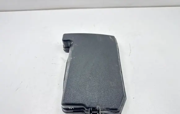 Toyota Auris E180 Fuse box cover 8266202590