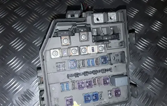 Honda CR-V Fuse module 08SWYE01