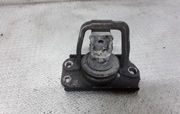 Nissan Primastar Engine mount bracket