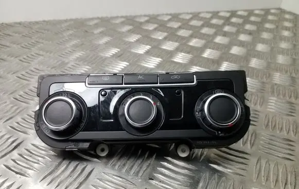 Volkswagen Golf VI Climate control unit 5HB009751