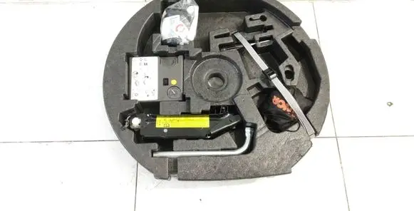 Volkswagen Touran II Tool box 1T0012109