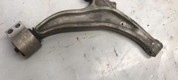 Opel Astra J Front lower control arm/wishbone 13371819