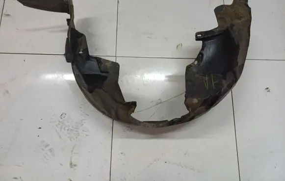 Ford Mondeo Mk III Front wheel arch liner splash guards 1S7116115