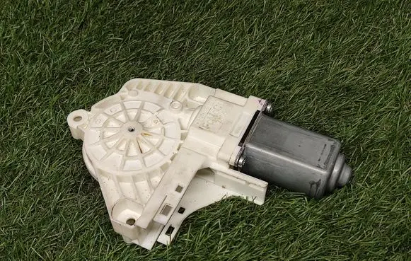 Ford Fiesta Front door manual window regulator 971465107
