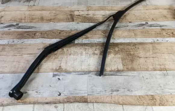 Chrysler Pacifica Front wiper blade arm