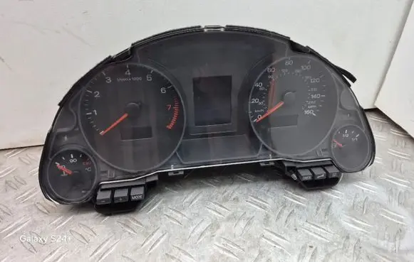Audi A4 S4 B7 8E 8H Speedometer (instrument cluster)