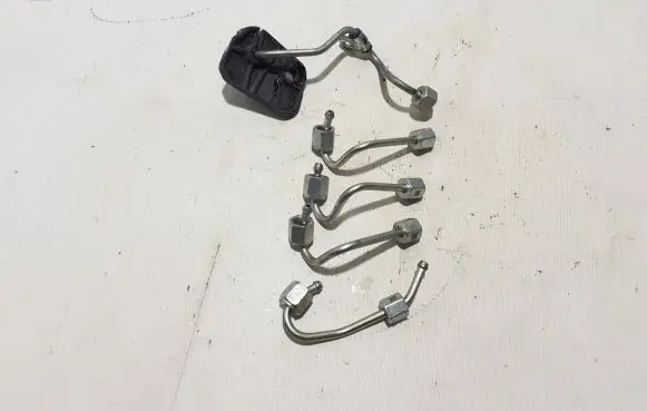 Renault Trafic III (X82) Fuel injector supply line/pipe 