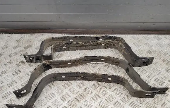 Jeep Grand Cherokee Fuel tank mounting bracket 