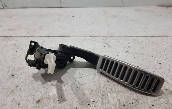 Volkswagen Touareg II Accelerator throttle pedal 7L0723507D 6PV00802624