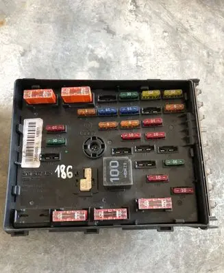 Volkswagen PASSAT B7 Fuse module 3C0937125A 63592777
