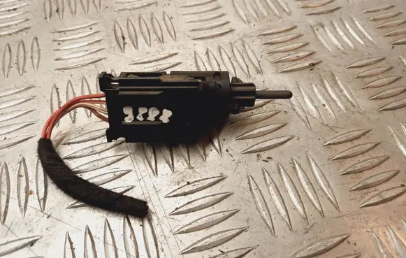Audi A4 S4 B7 8E 8H Brake pedal sensor switch 3B0945511C