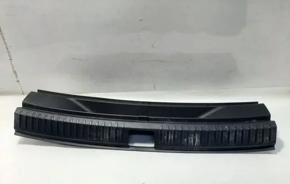 Trunk/boot sill cover protection