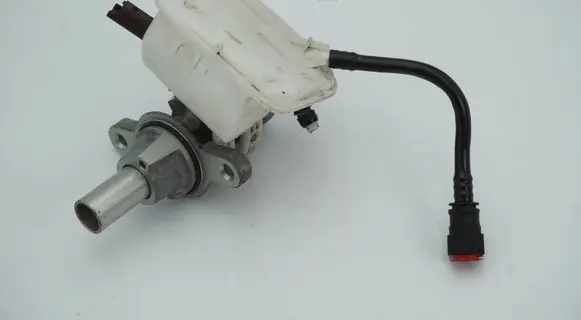 Citroen C4 II Master brake cylinder