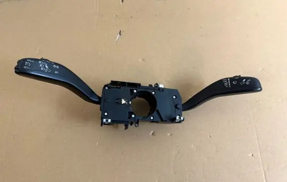 Wiper turn signal indicator stalk/switch