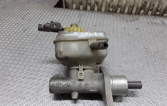 Master brake cylinder
