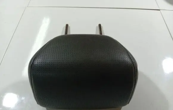 Subaru B9 Tribeca Front seat headrest 