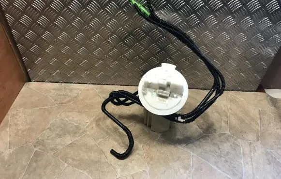 Mercedes-Benz E C207 W207 Fuel injection high pressure pump A2044702294